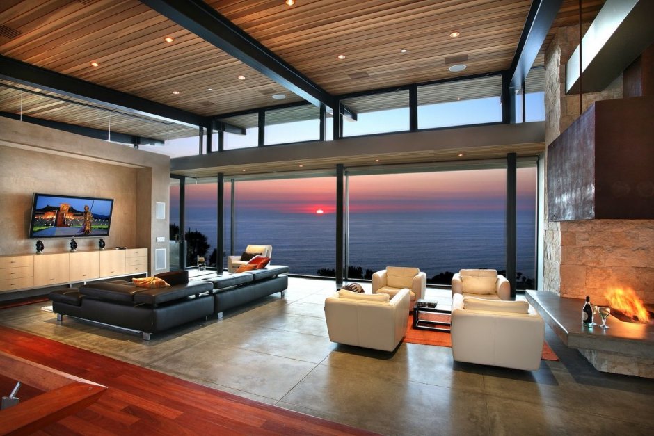 Гостиная в доме с панорамными окнами