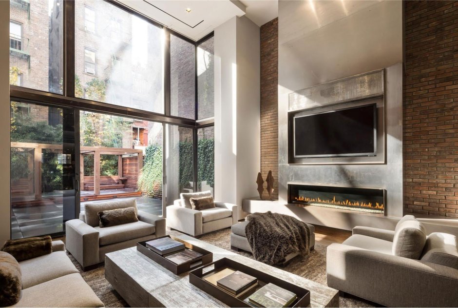 Большая гостиная с камином