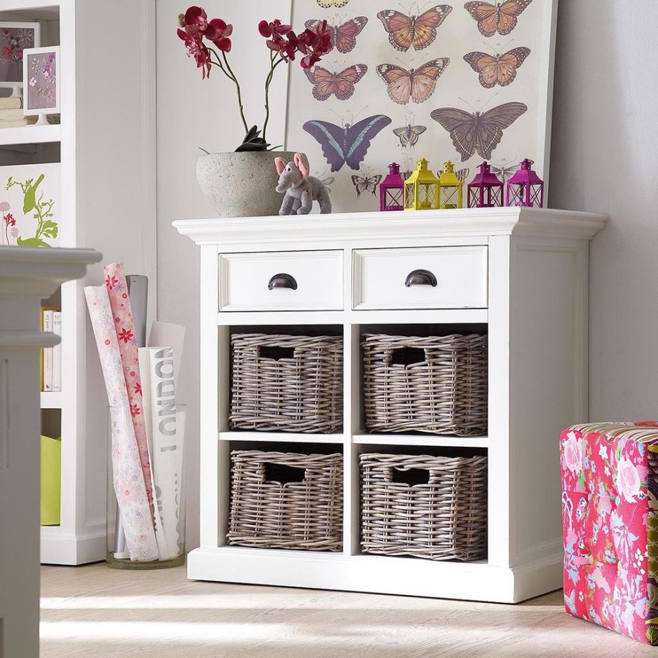 Шкаф с плетеными корзинами