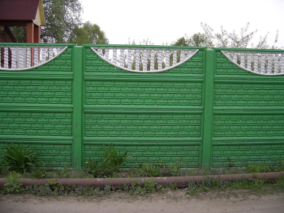 Секционный бетонный забор кумык