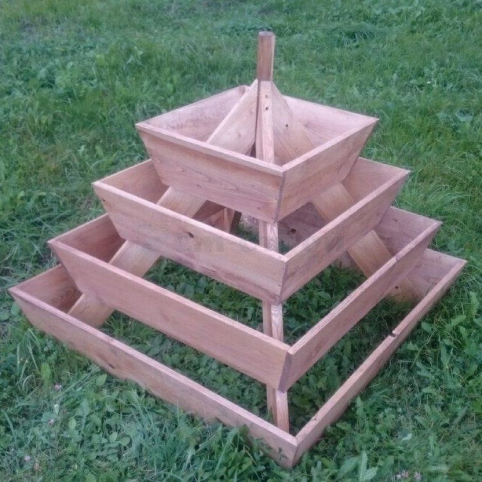 Грядка пирамида для клубники