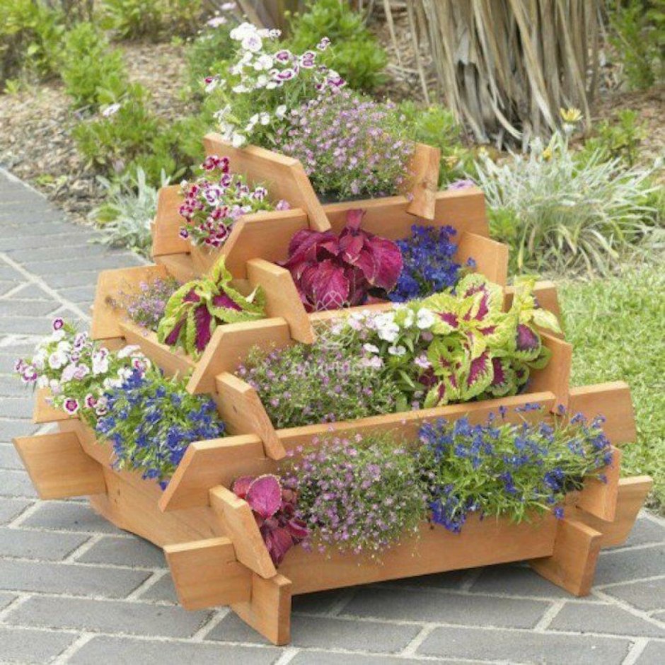 Клумбы из дерева для цветов