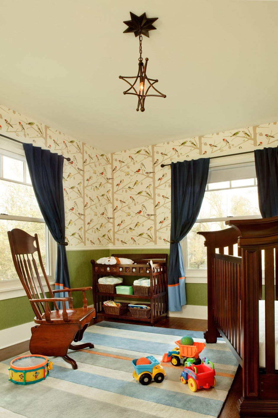 Детская комната с двумя ок