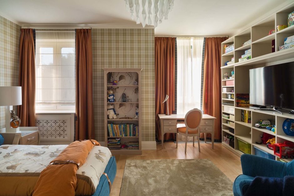 Дизайн комнаты с двумя окнами