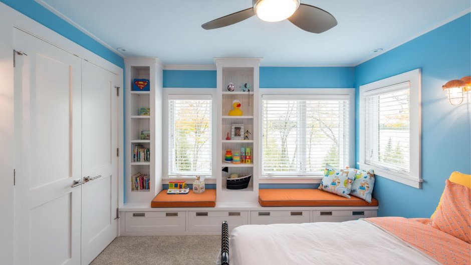 Детская с большим окном