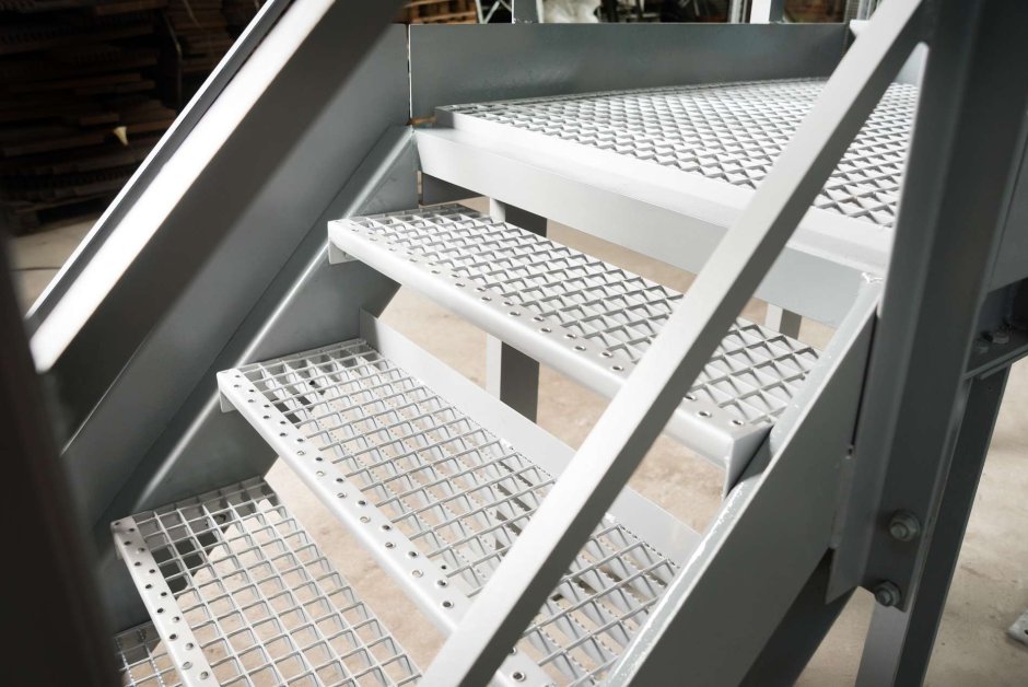 Ступень из решетчатого настила SP-800x240