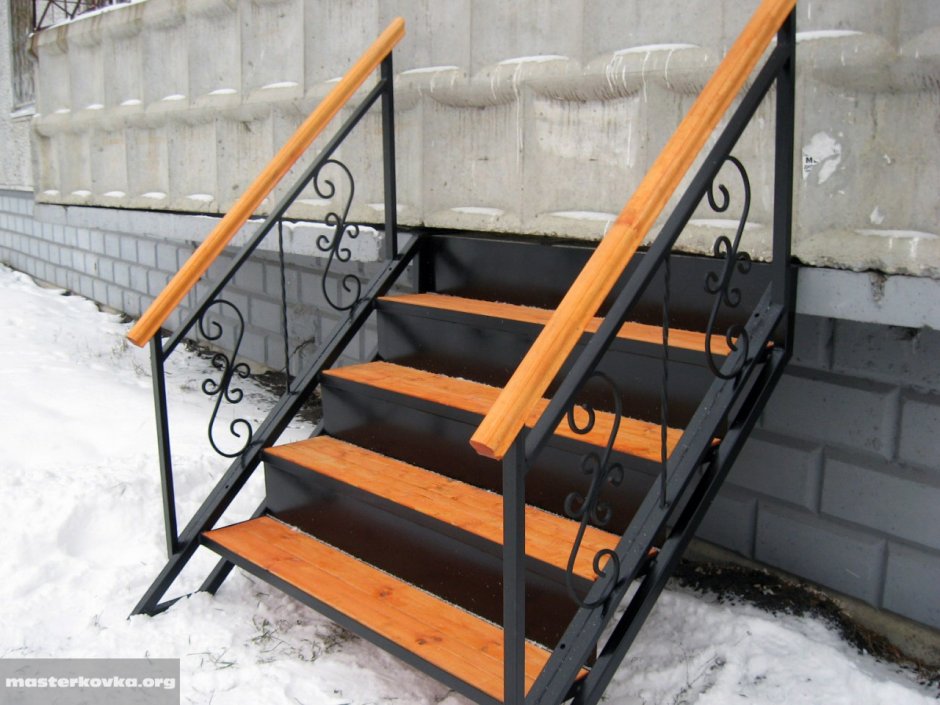 Лестница сварная из металла