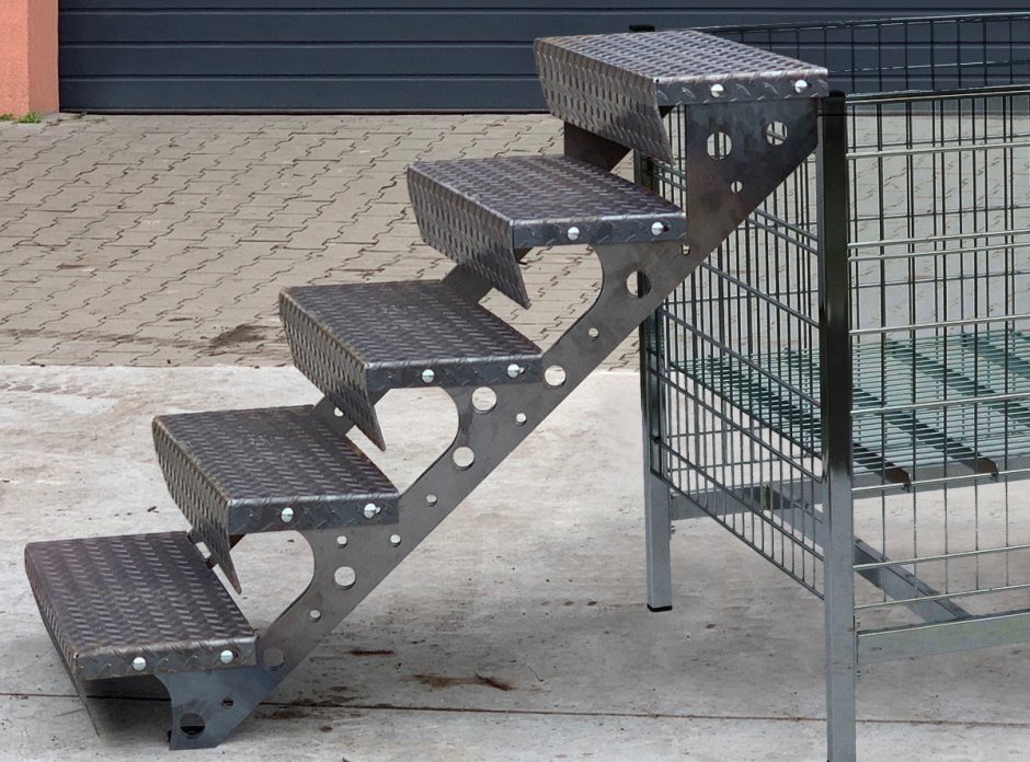 Металлическая лестница