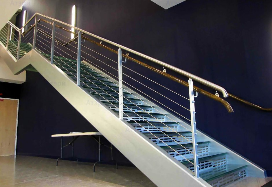 Стальные поручни для лестниц
