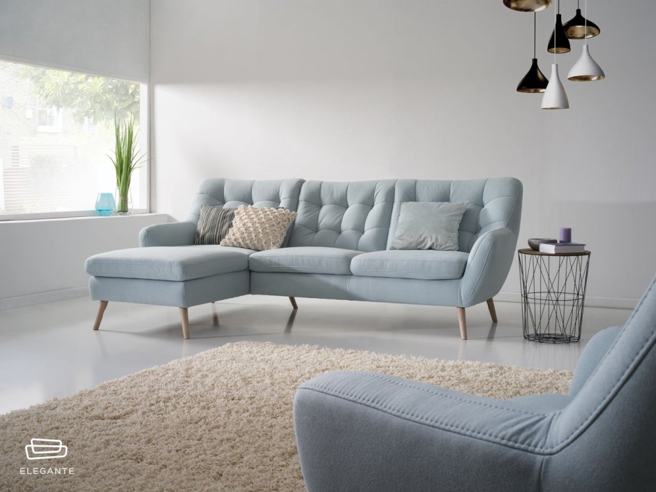 Угловой диван на ножках в скандинавском стиле