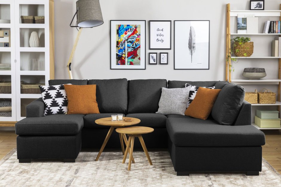 Большой диван в скандинавском стиле