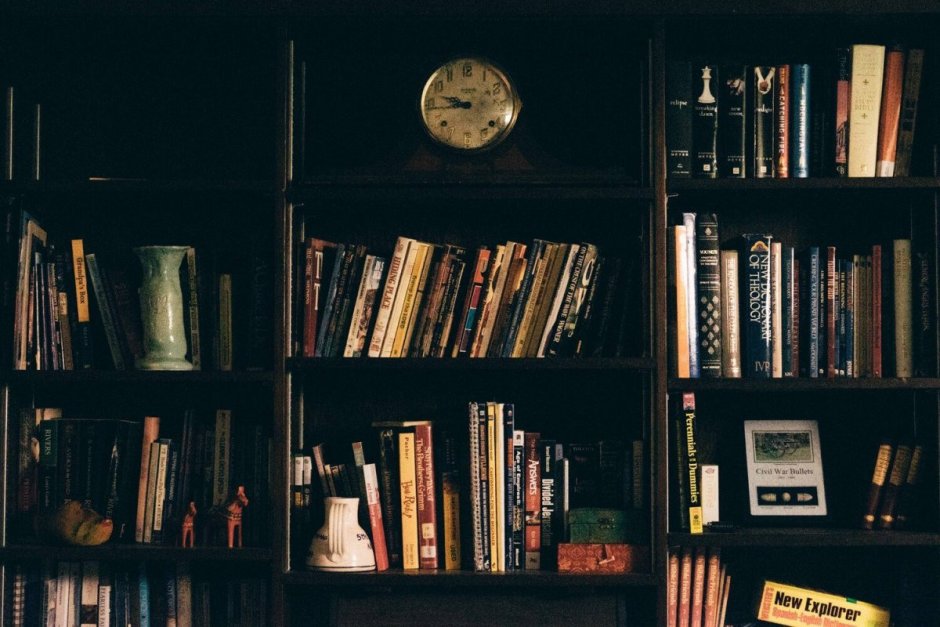 Полка для книг