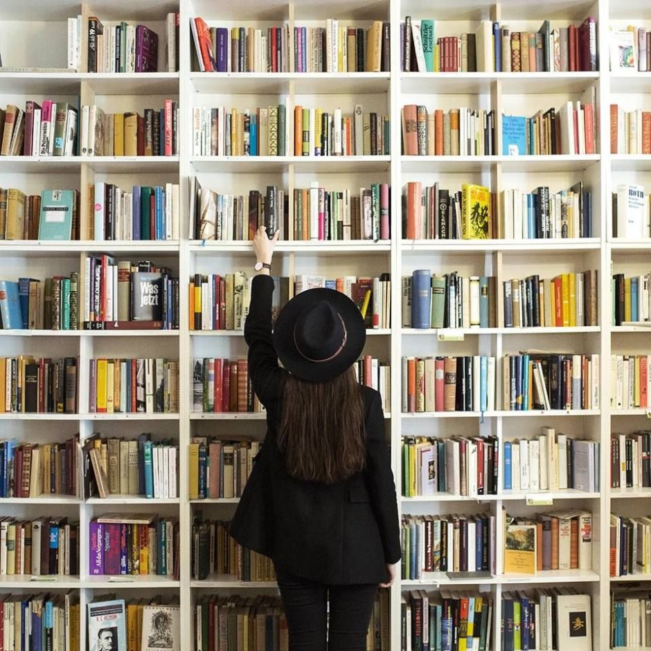 Красивая полка для книг