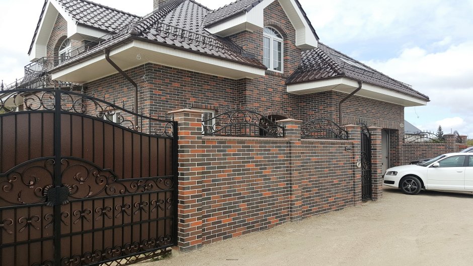 Забор из клинкерного кирпича