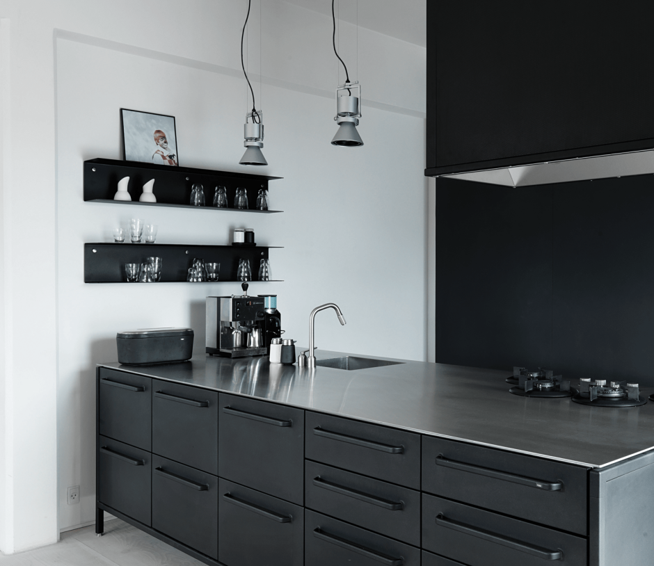 Чёрная матовая кухня ikea