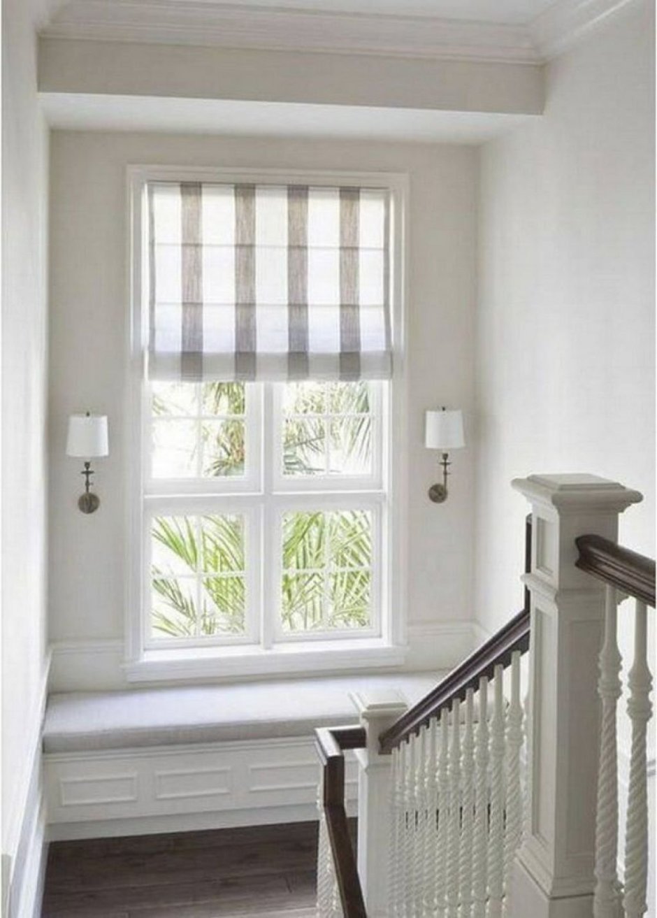 Шторы на окне если рядом лестница