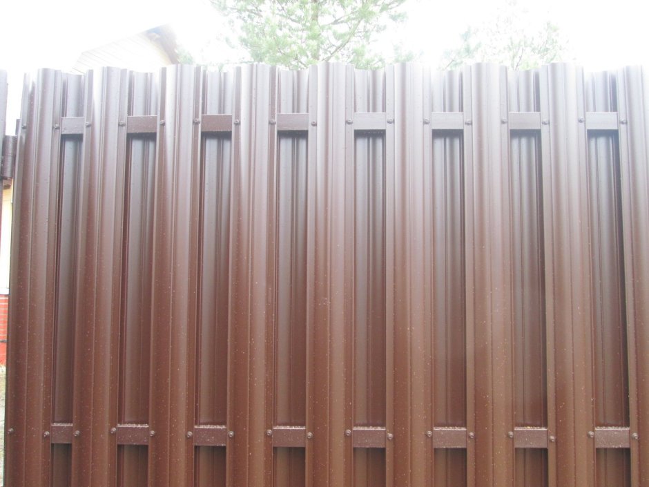 Забор реечный из металла вертикальный