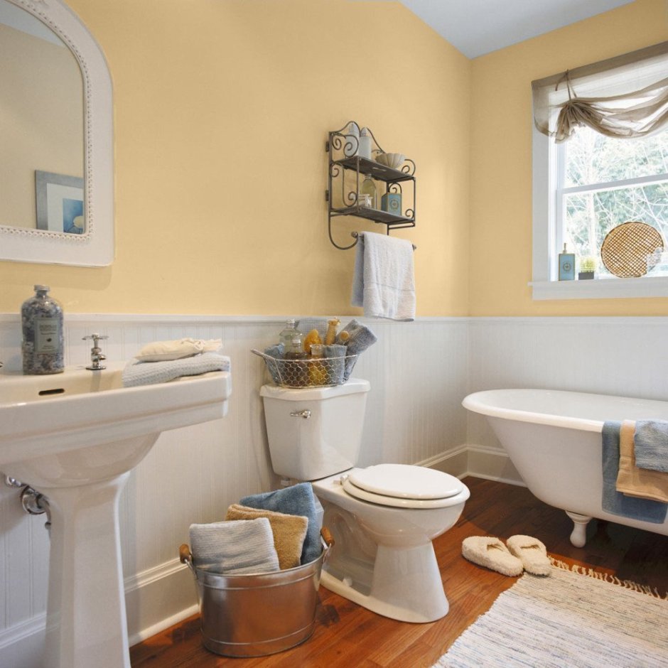 Ванная комната с покраской стен и кафелем