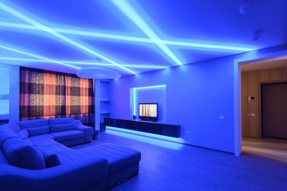 Комната с красивой синей подсветкой