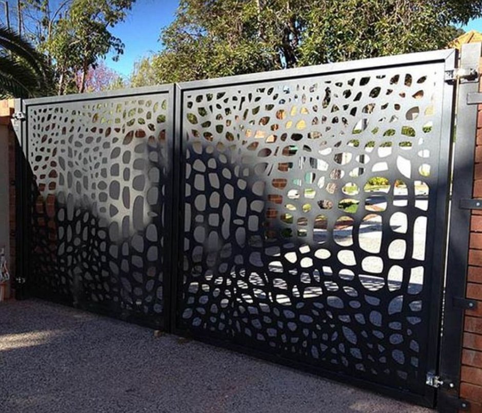 Забор с металлической штамповки