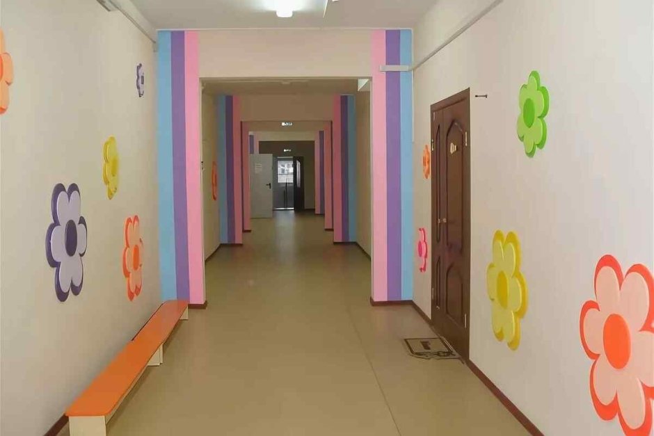 Украшение коридора в детском саду